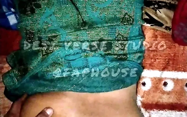 Indian bhabhi ki gand marney ki full kosis.