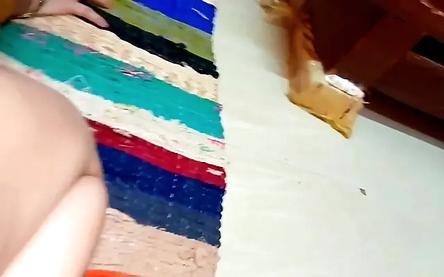 Mi vecina cachonda se deja coger en su casa / porno casero