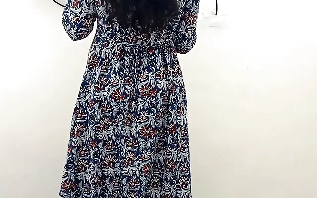 Novinha Se Masturba Ao Ouvir Sua meia-Irm&atilde; fodendo Com O Namorado de Pau Grande Na Cama Debaixo Do Beliche!, Parte 1 - AmoPornoBR