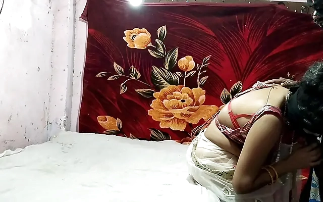 Redhead girlfriend begs for morning creampie (spanish subtitles)