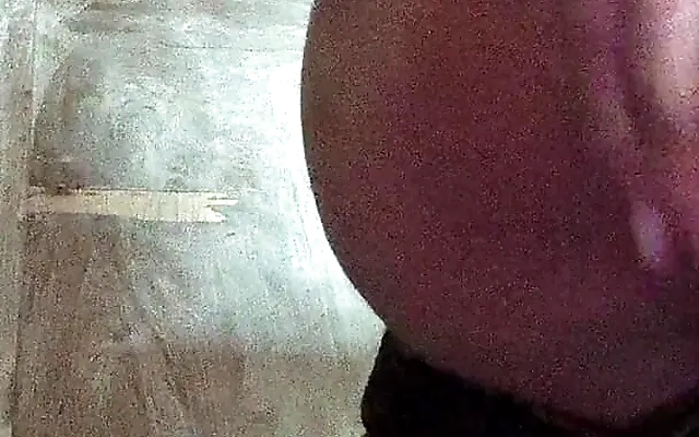 Personal trainer tirou a camisinha escondido e quase gozou dentro da bucetinha da sua aluna Asi&aacute;tica - Lina Nakamura - Coffee