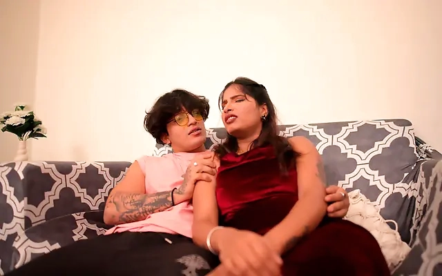 peque&ntilde;a rubia hermosa de co&ntilde;o apretado se folla una enorme verga - Melanie Caceres & Danner Mendez