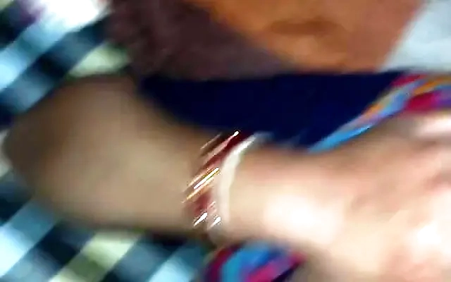 Mi Madrastra Puta me hace Orinar con su Boca cuando su Marido no esta en Casa