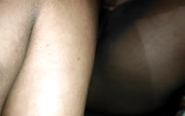 Milf Madrastra ninfomana me folla todas las noches a escondidas del cornudo de mi padrastro.