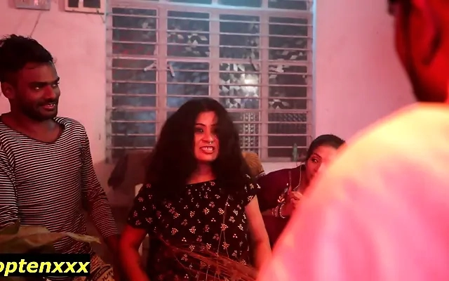 The Cameraman Convinces the Hijab Teen to Get on Her Knees and Suck His Cock - Hijablust