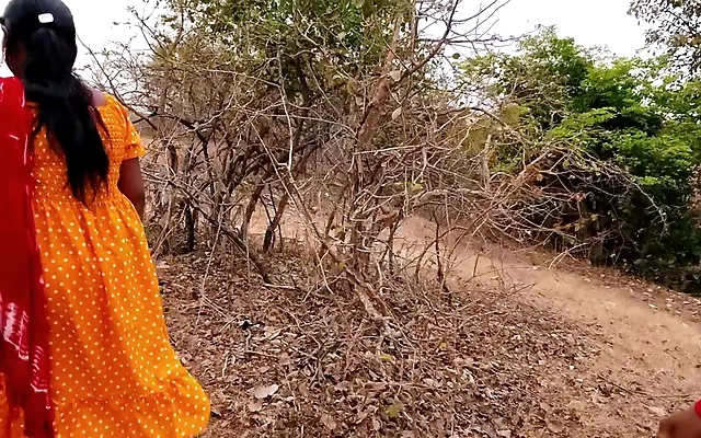 Mi madrastra me permite aceitar su trasero y sin querer termino follandola