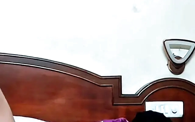 Mi Hermanastra de culo grande se excita y acaba teniendo buen SEXO ANAL - PORNO EN ESPA&Ntilde;OL