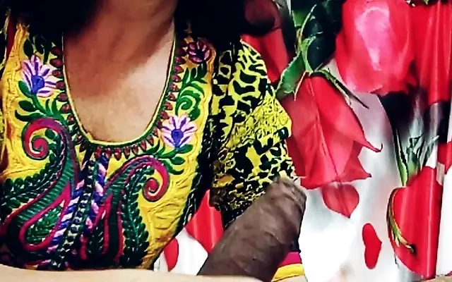 Latina Hot5 - Mexicana sexy obtiene semen en su cara por la polla de chico de 18 a&ntilde;os Milf caliente de enorme culo chupa y traga polla