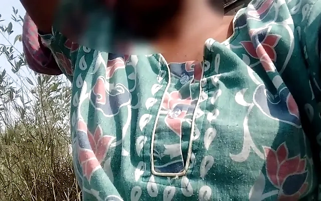 &iexcl;La hermanastra y el hermanastro se divierten mientras los padres no est&aacute;n en casa!