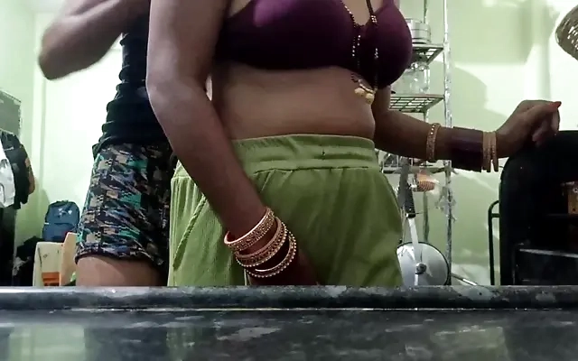 Me follo a mi hermanastra estando en una fiesta familiar CUM-CARA PARTE 2