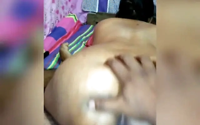 &iexcl;Mi cu&ntilde;ada tetas grandes se queda solas conmigo! &iexcl;me corro en su boca! &iexcl;Espero nuncan nos descubran!