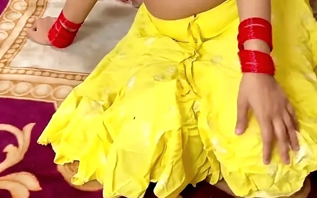 AYUDO A MI MADRASTRA A HACER EJERCICIO PERO NO PUEDO RESISTIRME A SUS DELICIOSAS TETAS (FULL ON RED)