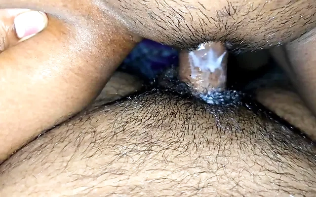 Curvy Latina India Xxx Queen easily Anal Sex seduces innocent AC mechanic guy