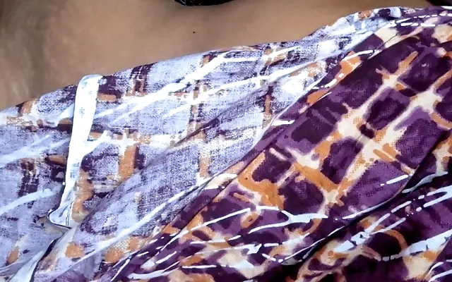 mi hermanastra tiene ganas de tener sexo en el sof&aacute; y yo la complazco y se lo meto bien duro