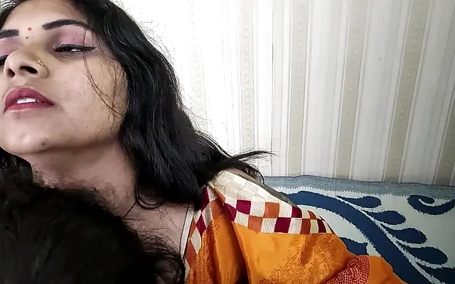 Desi Bhabhi wants to fuck me
